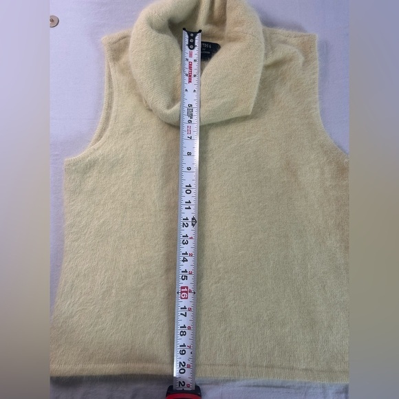 Metro 6 Nina Leonard Women’s Sweater Sleeveless Angora Size L Yellow Turtleneck - Picture 7 of 9
